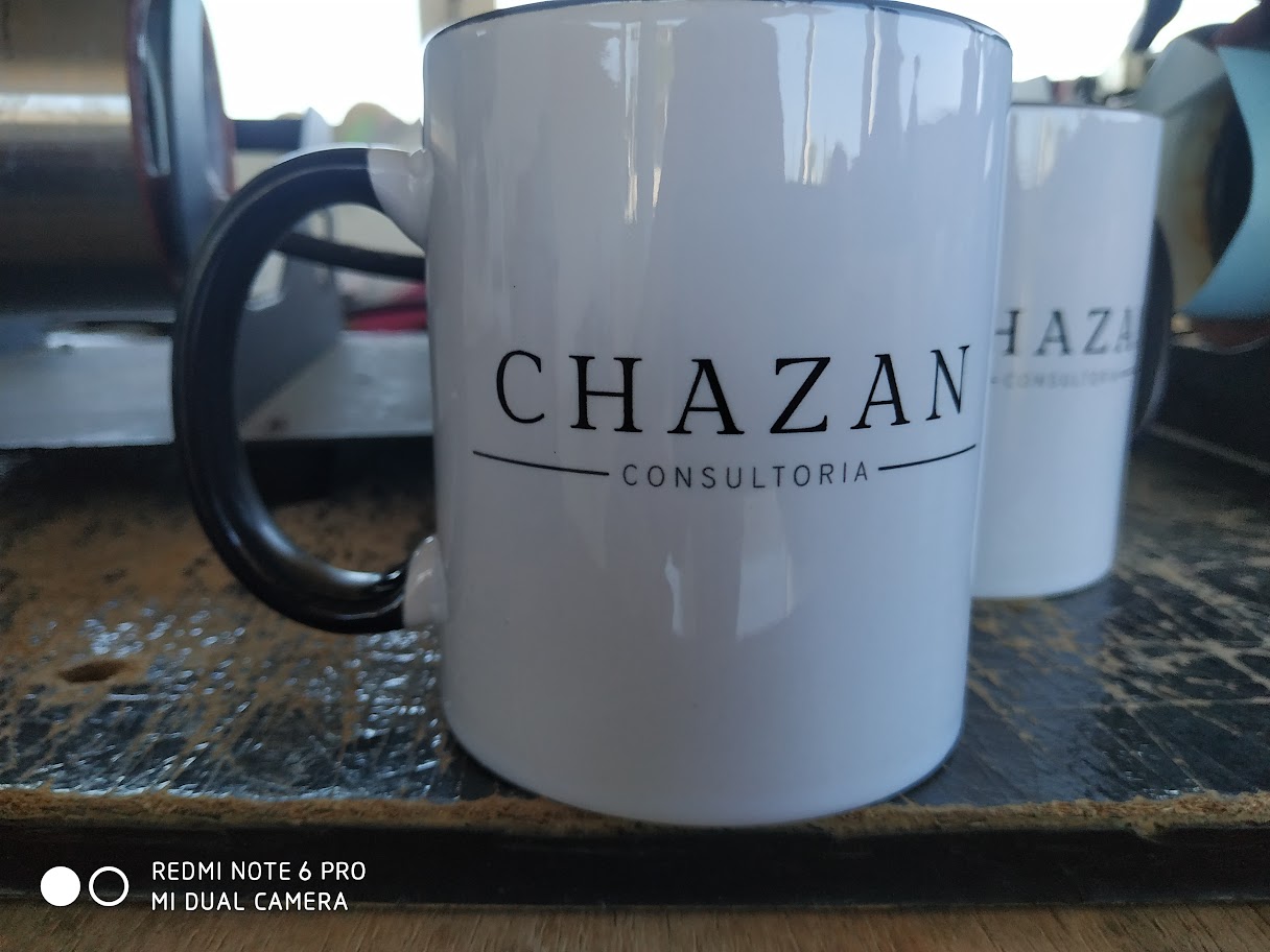 Caneca branca com logo Global Ventures